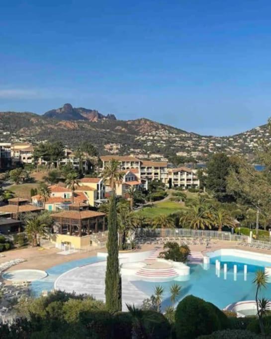 Village Cap Esterel, Piscine, Plage Saint-Raphael  Exterior photo