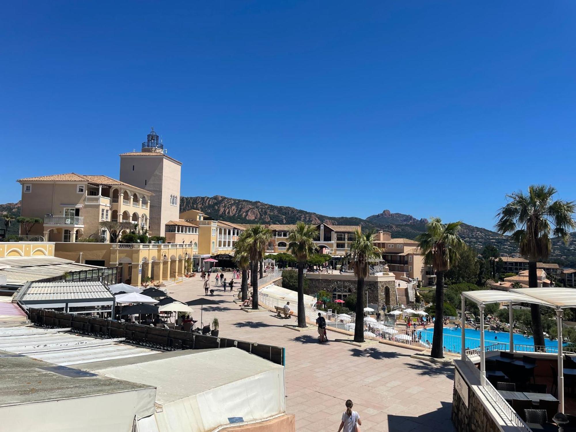 Village Cap Esterel, Piscine, Plage Saint-Raphael  Exterior photo